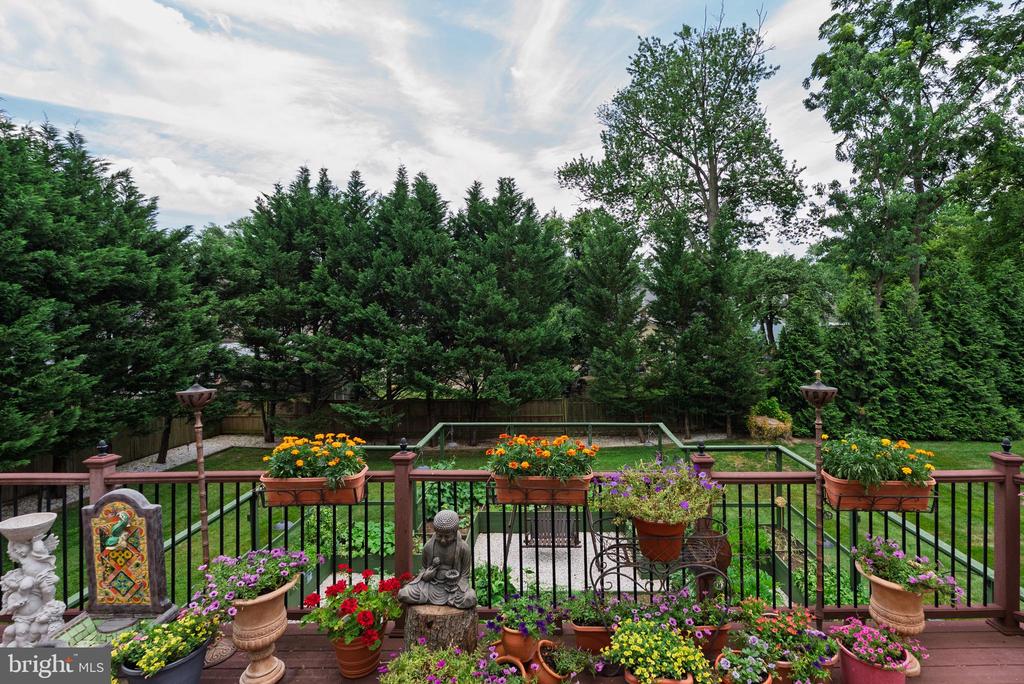 5812 LONE OAK DRIVE