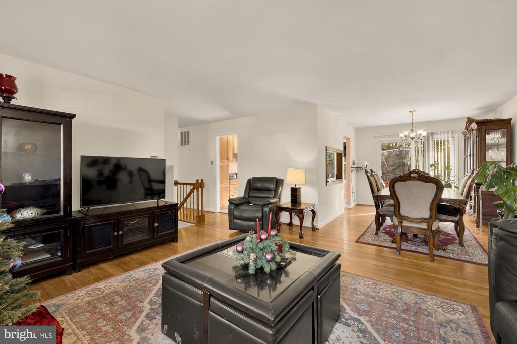 1513 MENLEE DRIVE