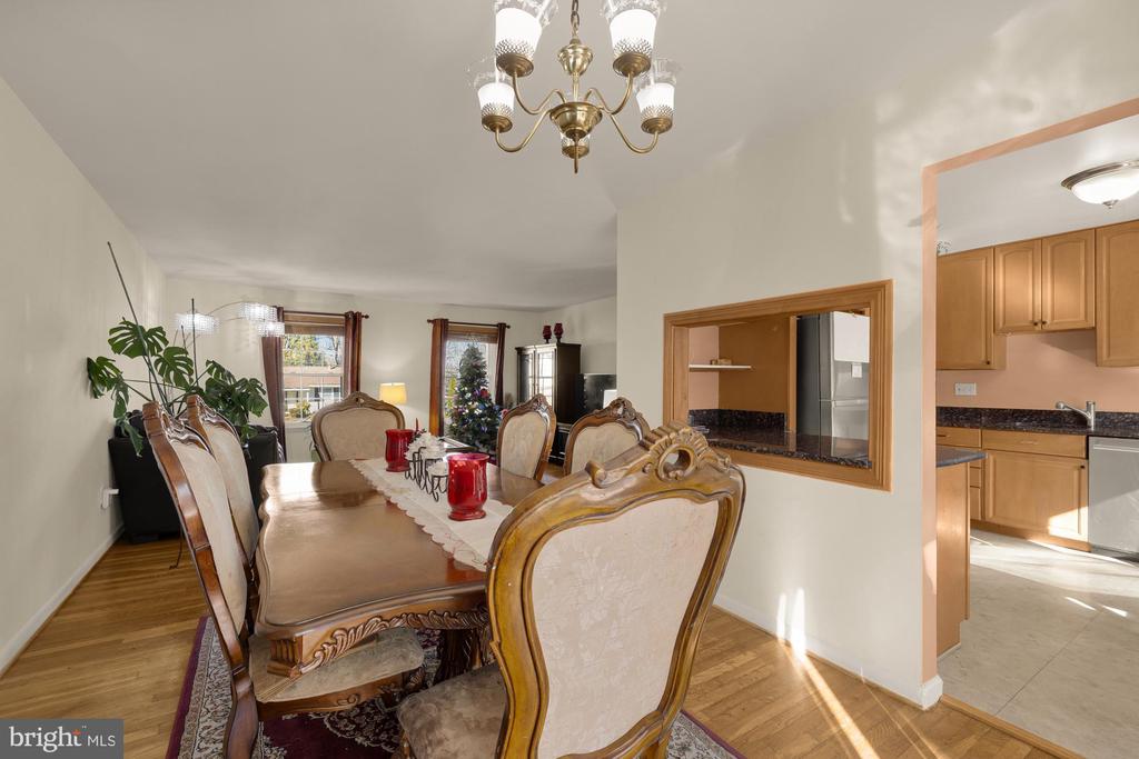 1513 MENLEE DRIVE