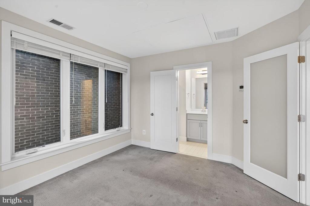10425 FERNWOOD ROAD