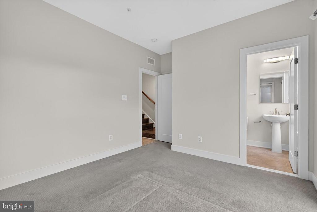 10425 FERNWOOD ROAD
