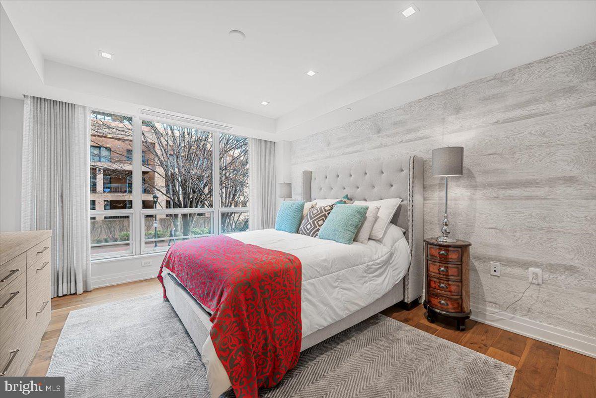 4901 HAMPDEN LANE 205