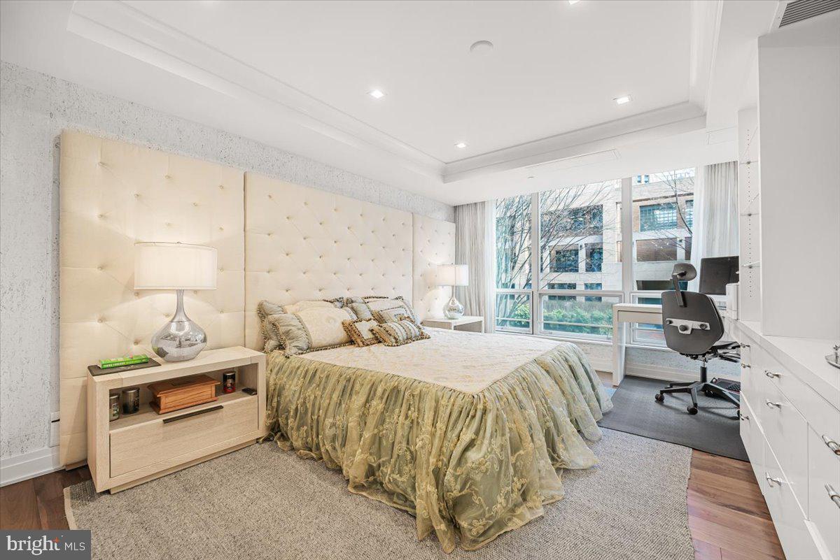 4901 HAMPDEN LANE 205