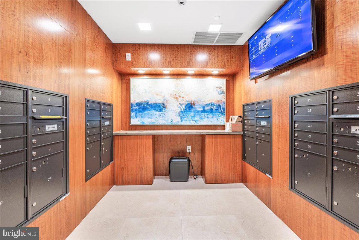 4901 HAMPDEN LANE 205