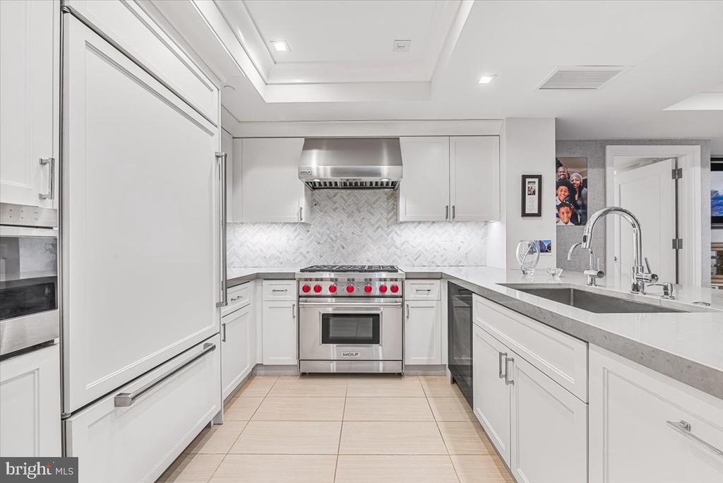 4901 HAMPDEN LANE 205