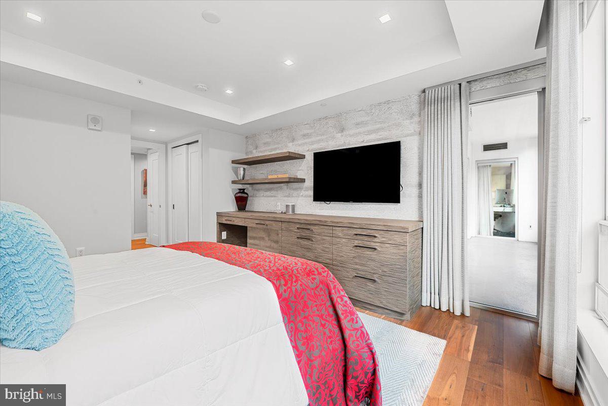 4901 HAMPDEN LANE 205