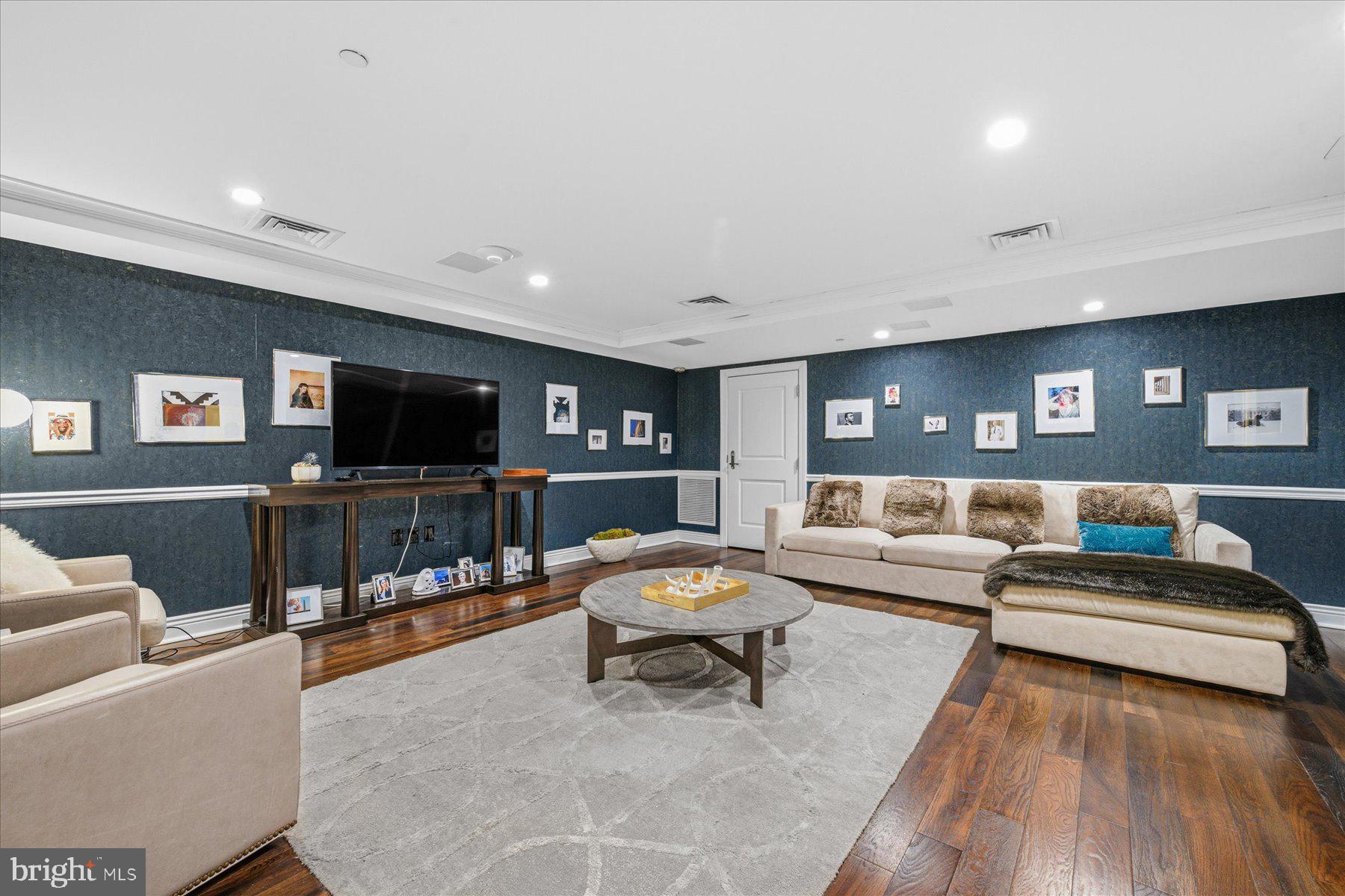 4915 HAMPDEN LANE 405