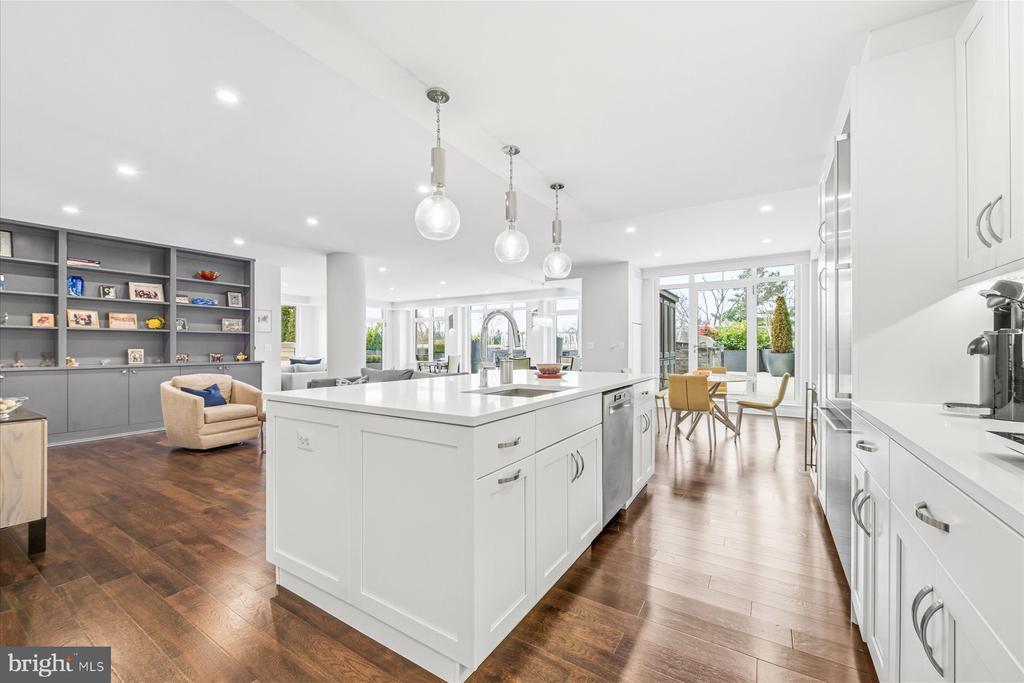 4915 HAMPDEN LANE 405