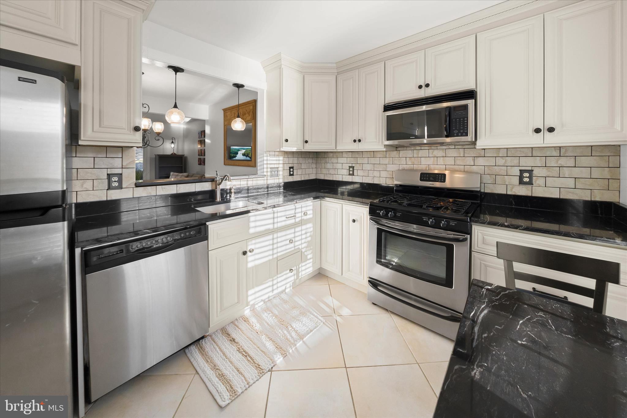 9586 WHITE PILLAR TERRACE