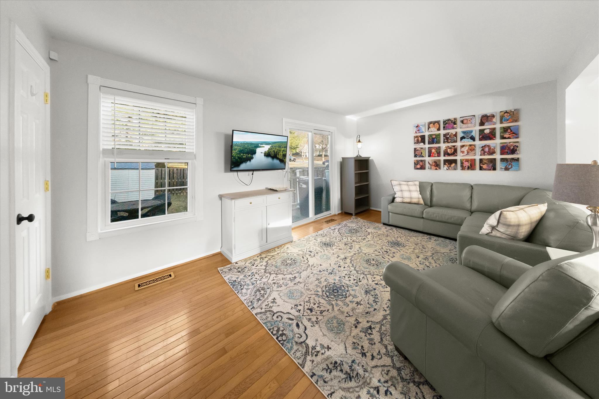 9586 WHITE PILLAR TERRACE