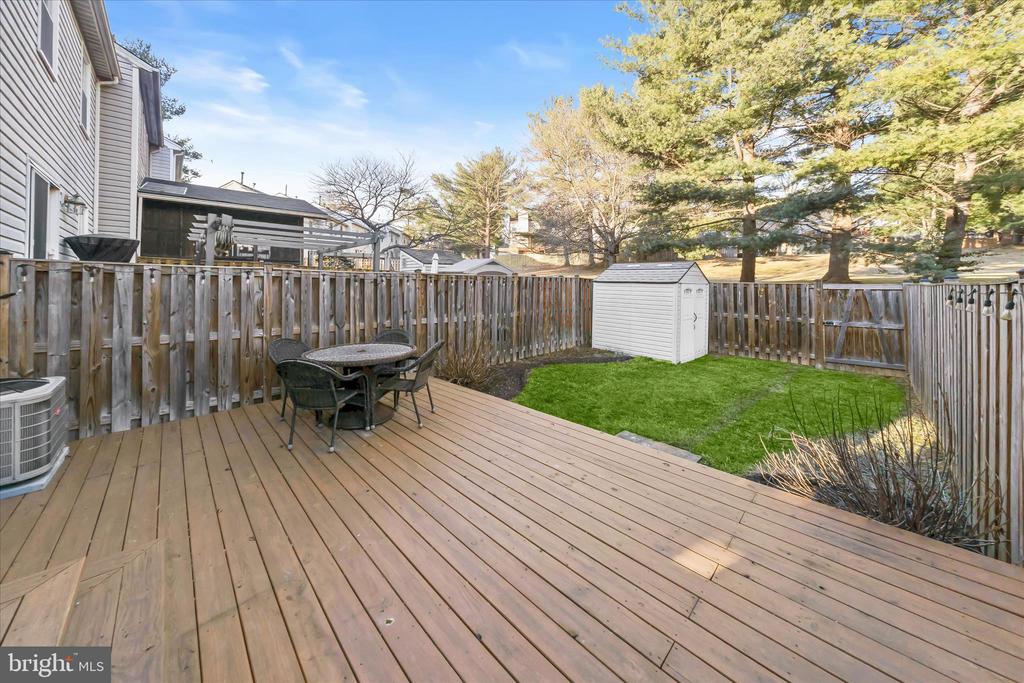 9586 WHITE PILLAR TERRACE