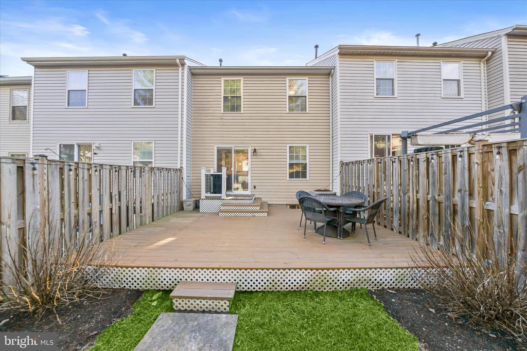 9586 WHITE PILLAR TERRACE