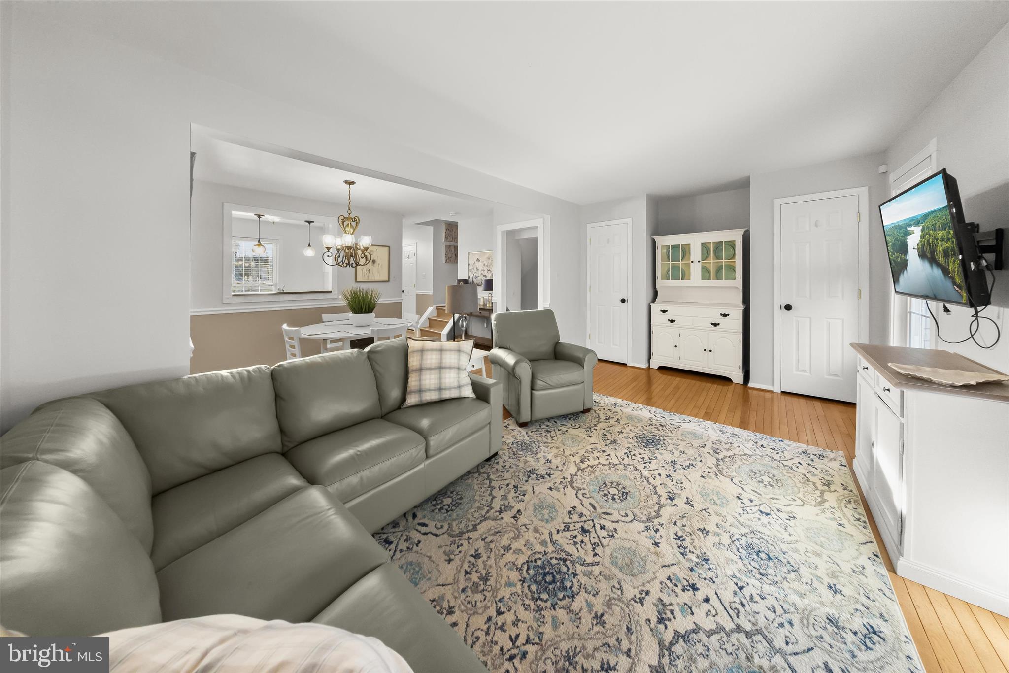 9586 WHITE PILLAR TERRACE