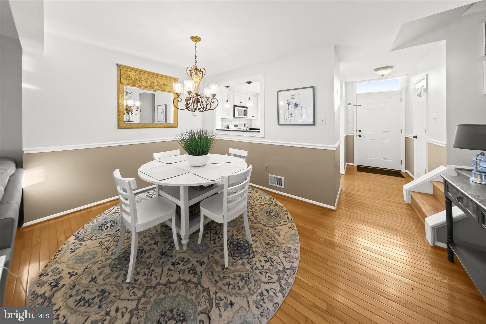 9586 WHITE PILLAR TERRACE