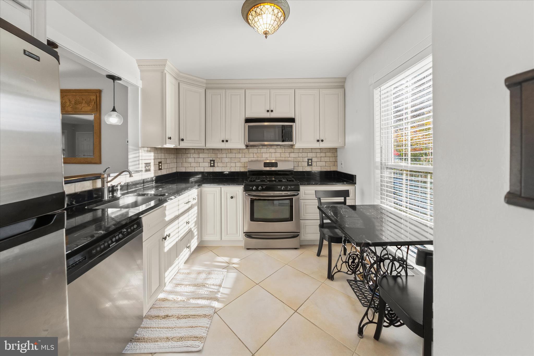 9586 WHITE PILLAR TERRACE