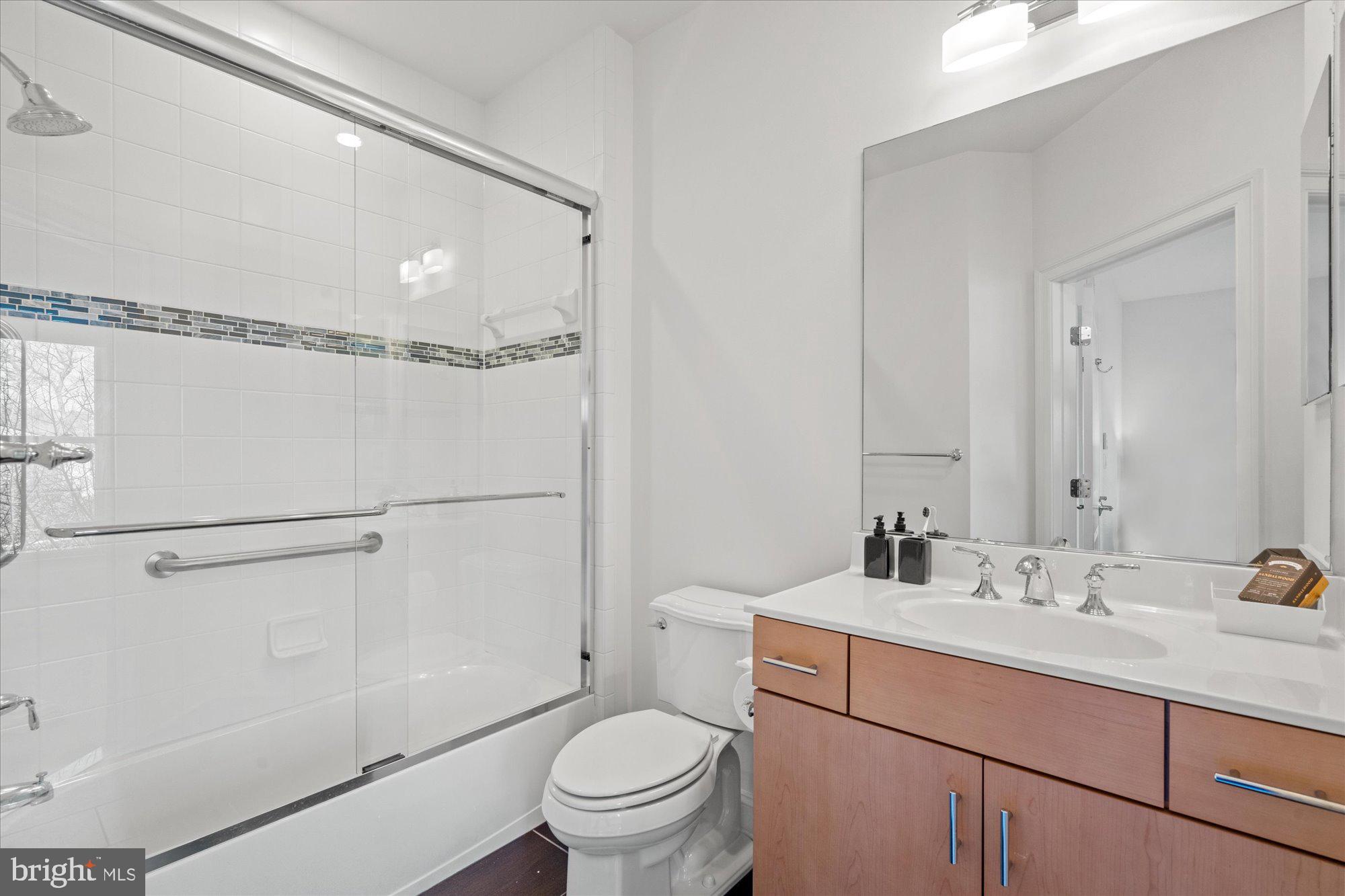 5226 STRATHMORE AVENUE