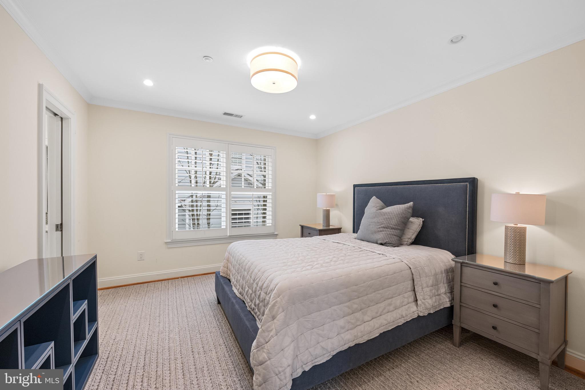 4822 DRUMMOND AVENUE