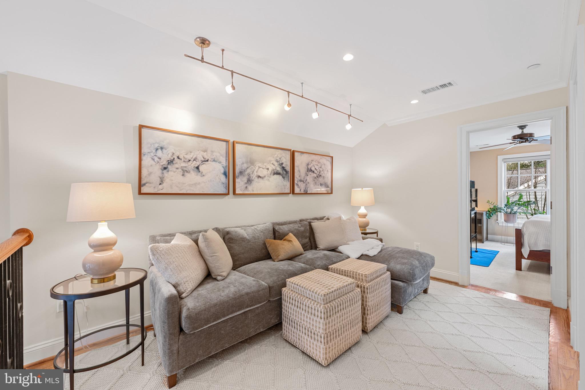 4822 DRUMMOND AVENUE