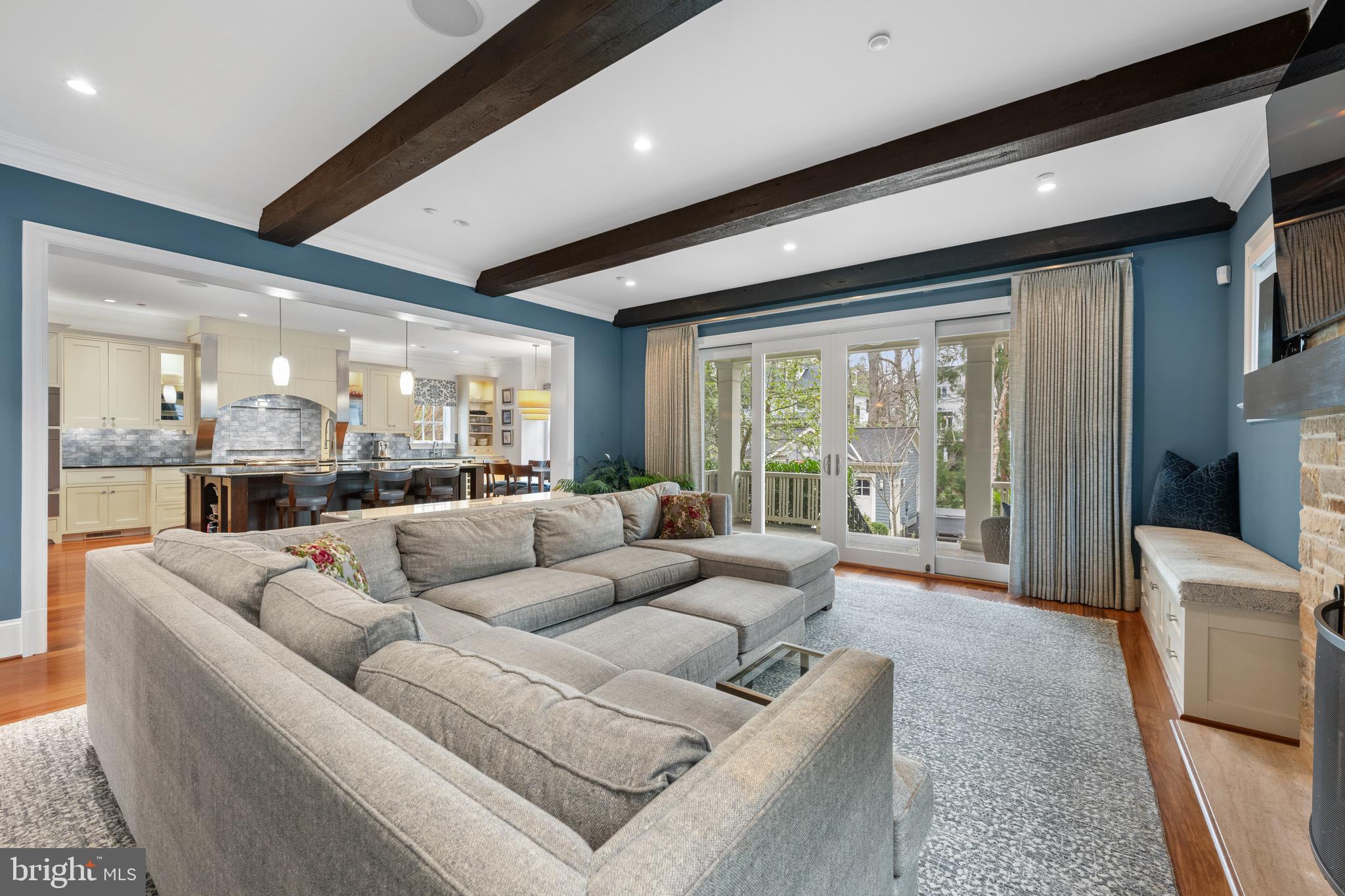 4822 DRUMMOND AVENUE