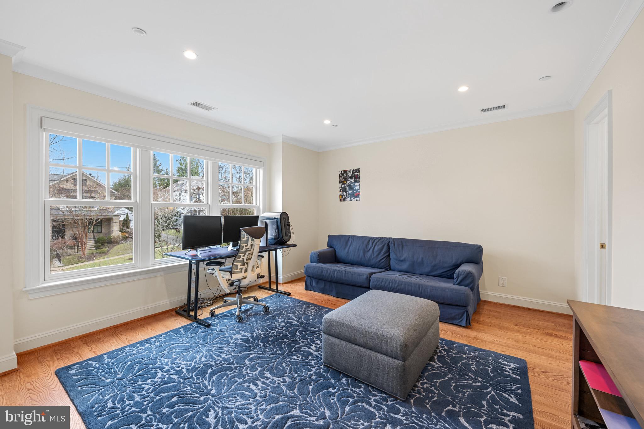 4822 DRUMMOND AVENUE