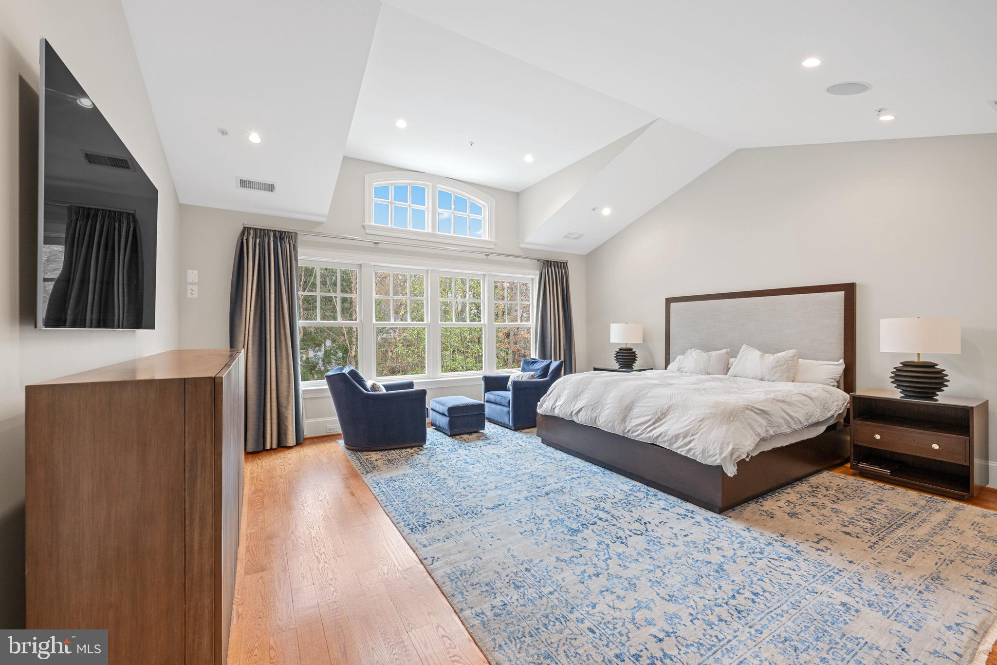 4822 DRUMMOND AVENUE