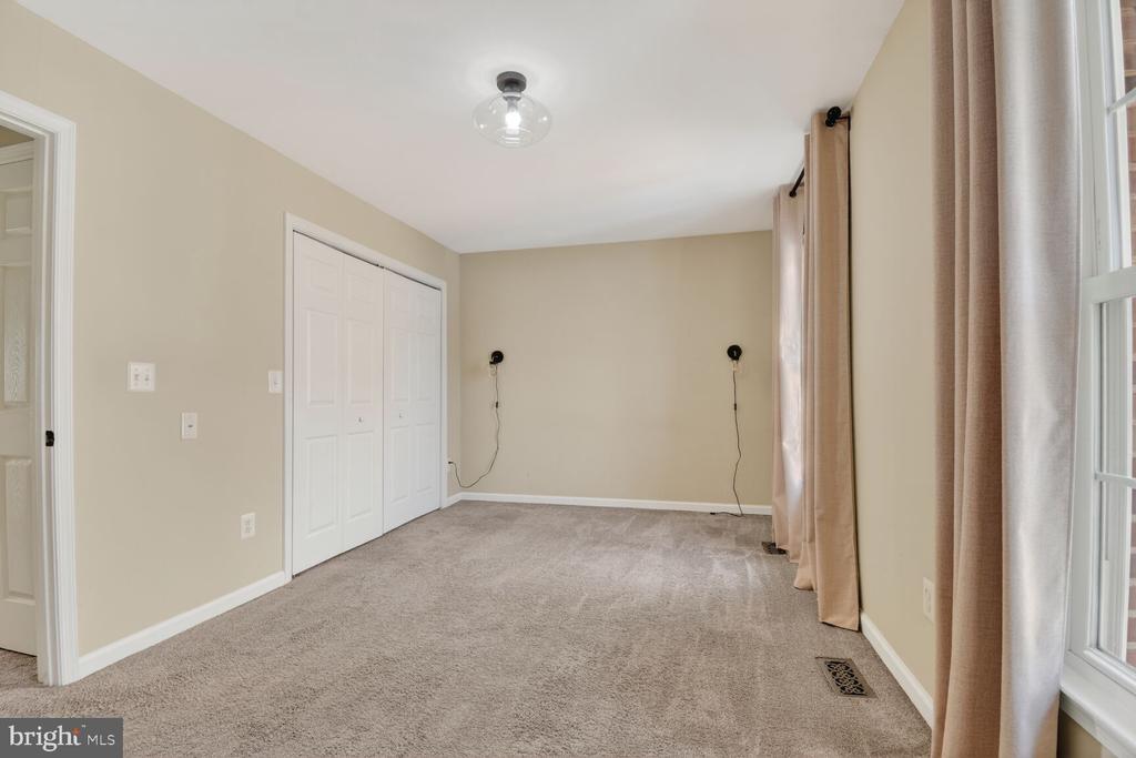 29 GROVE RIDGE COURT