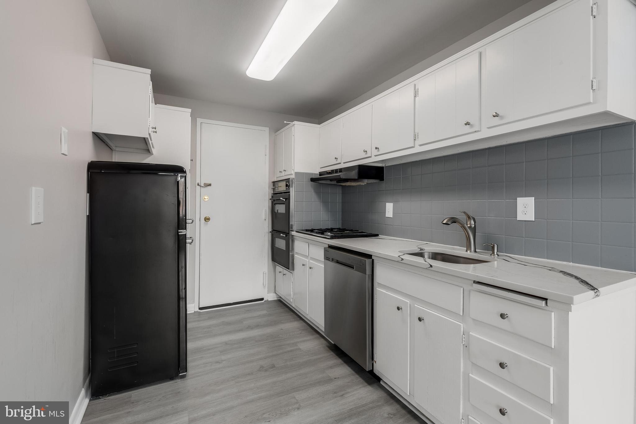 10201 GROSVENOR PLACE 204