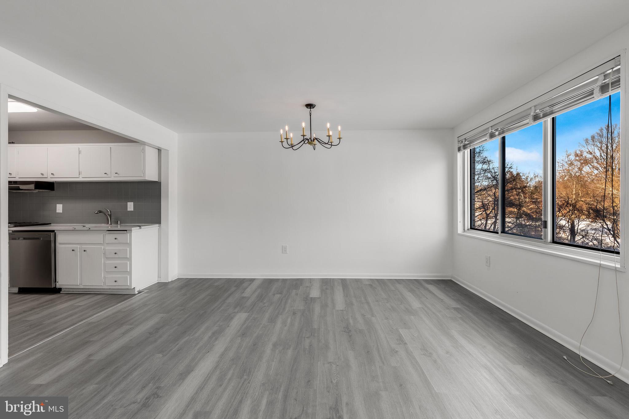 10201 GROSVENOR PLACE 204