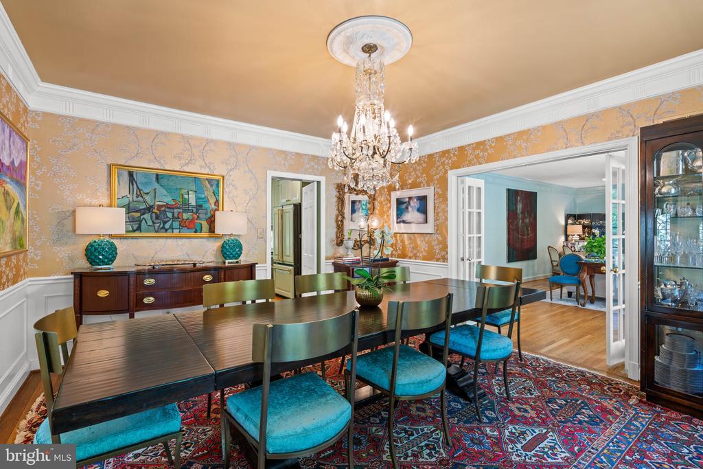 8 FARMINGTON COURT