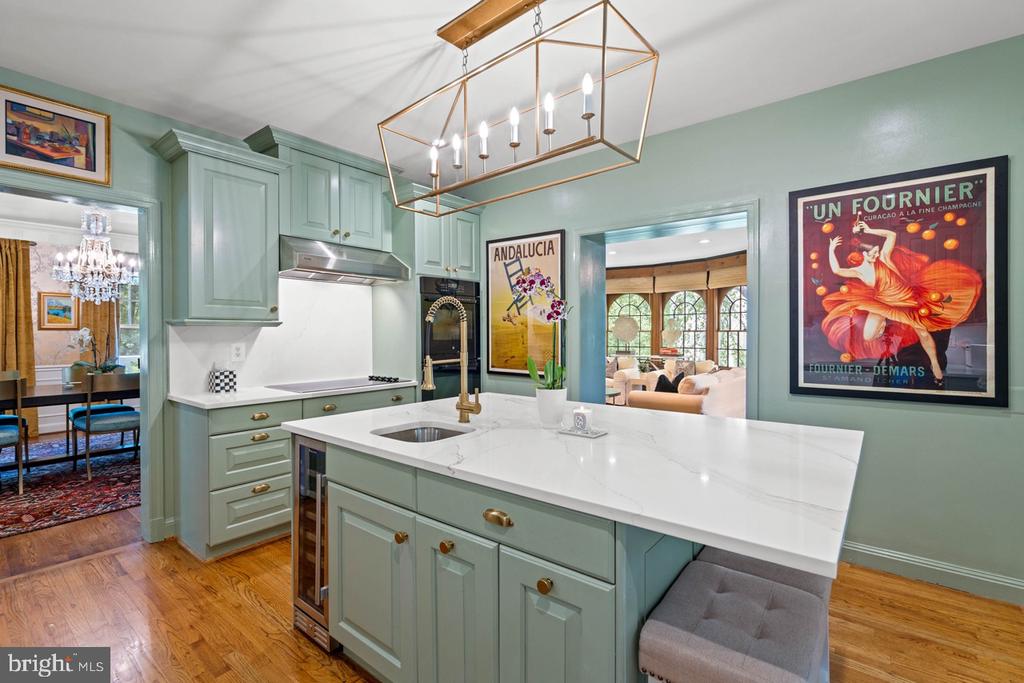 8 FARMINGTON COURT