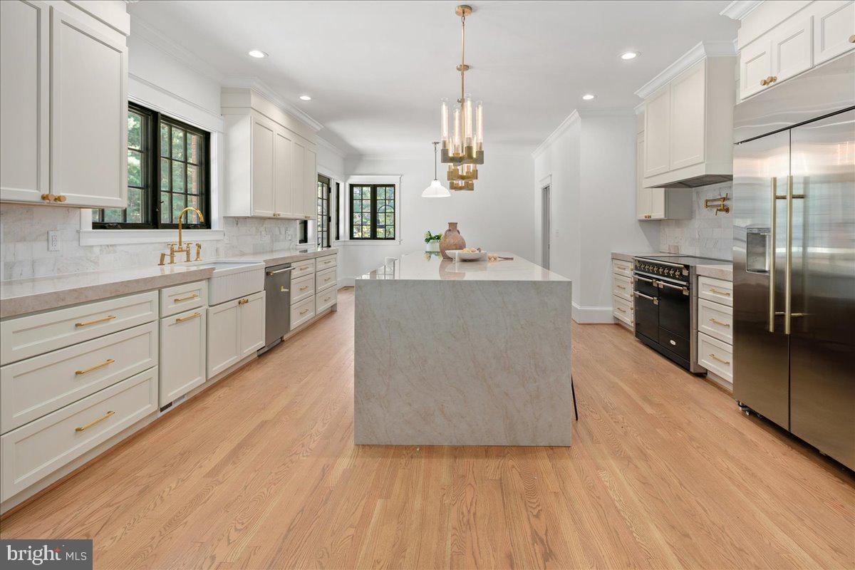 10816 BARN WOOD LANE