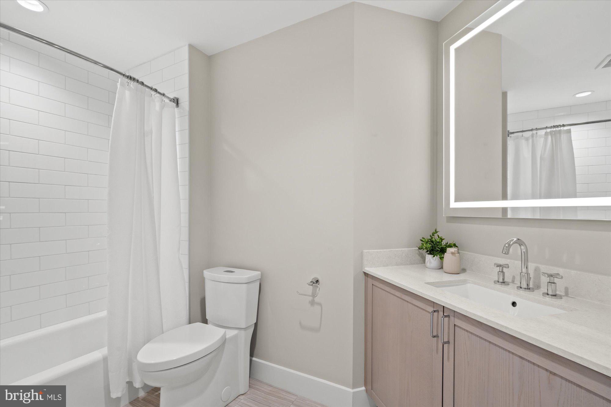 930 ROSE AVENUE 1704