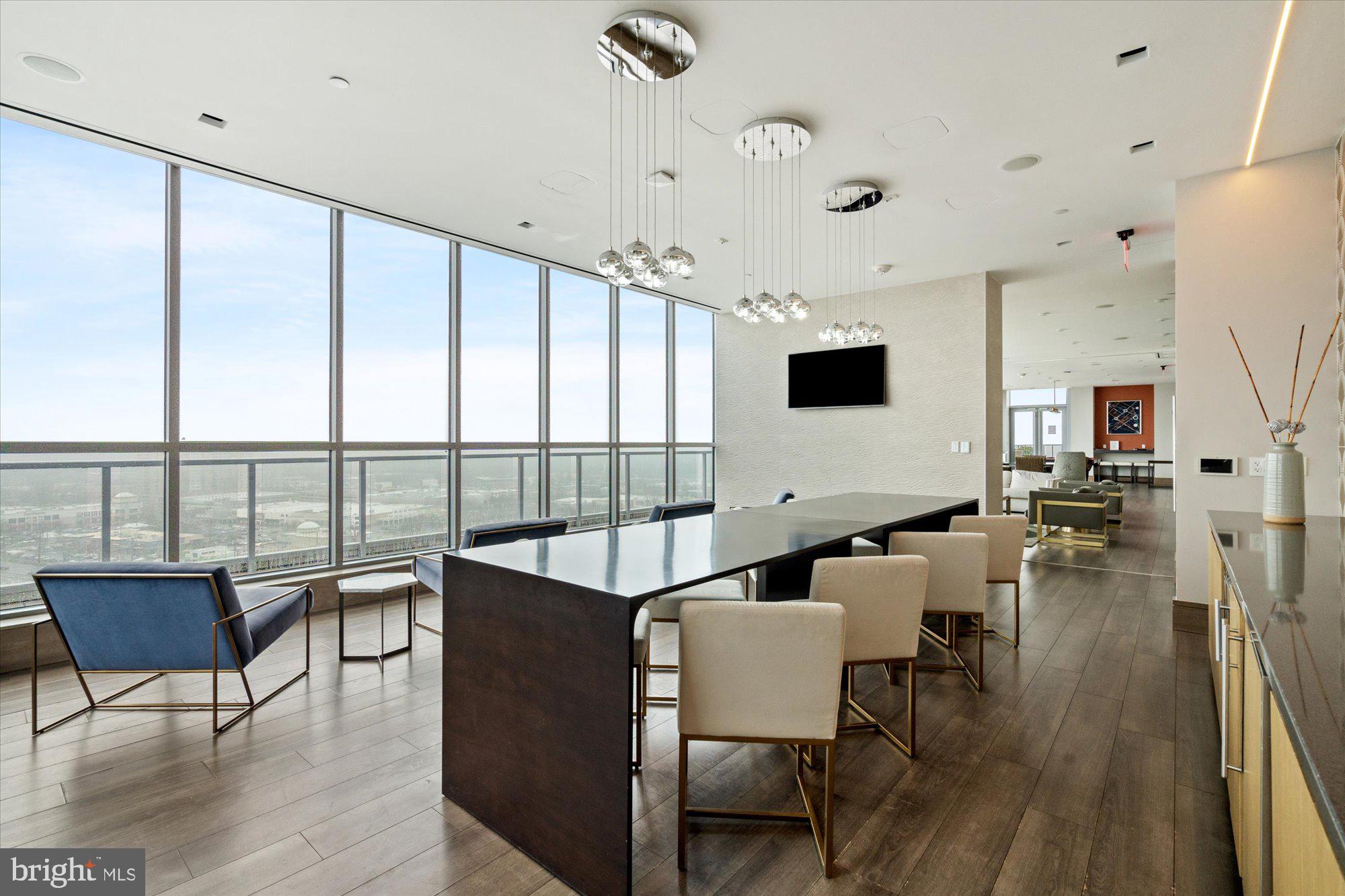 930 ROSE AVENUE 1704