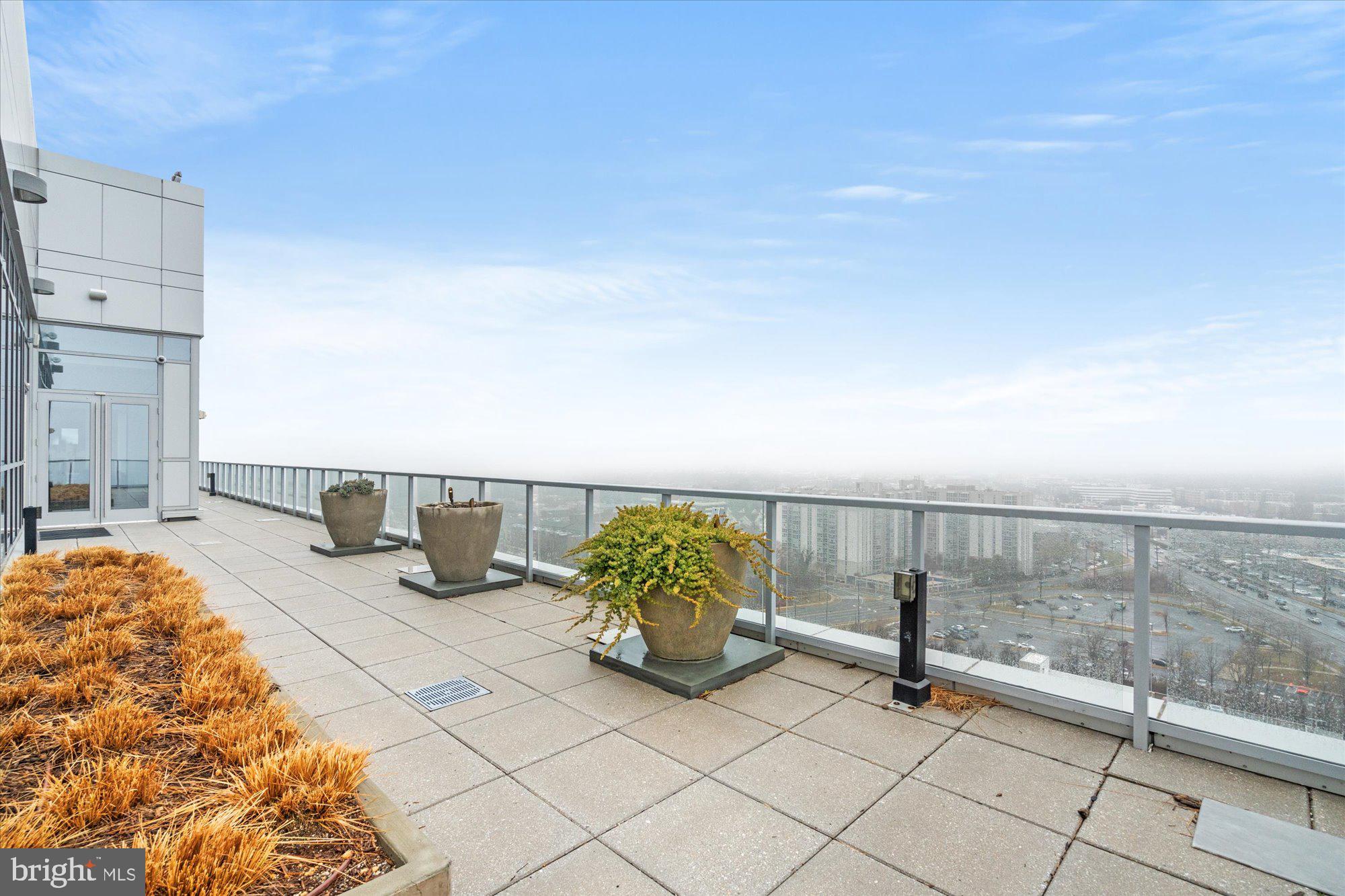 930 ROSE AVENUE 1704