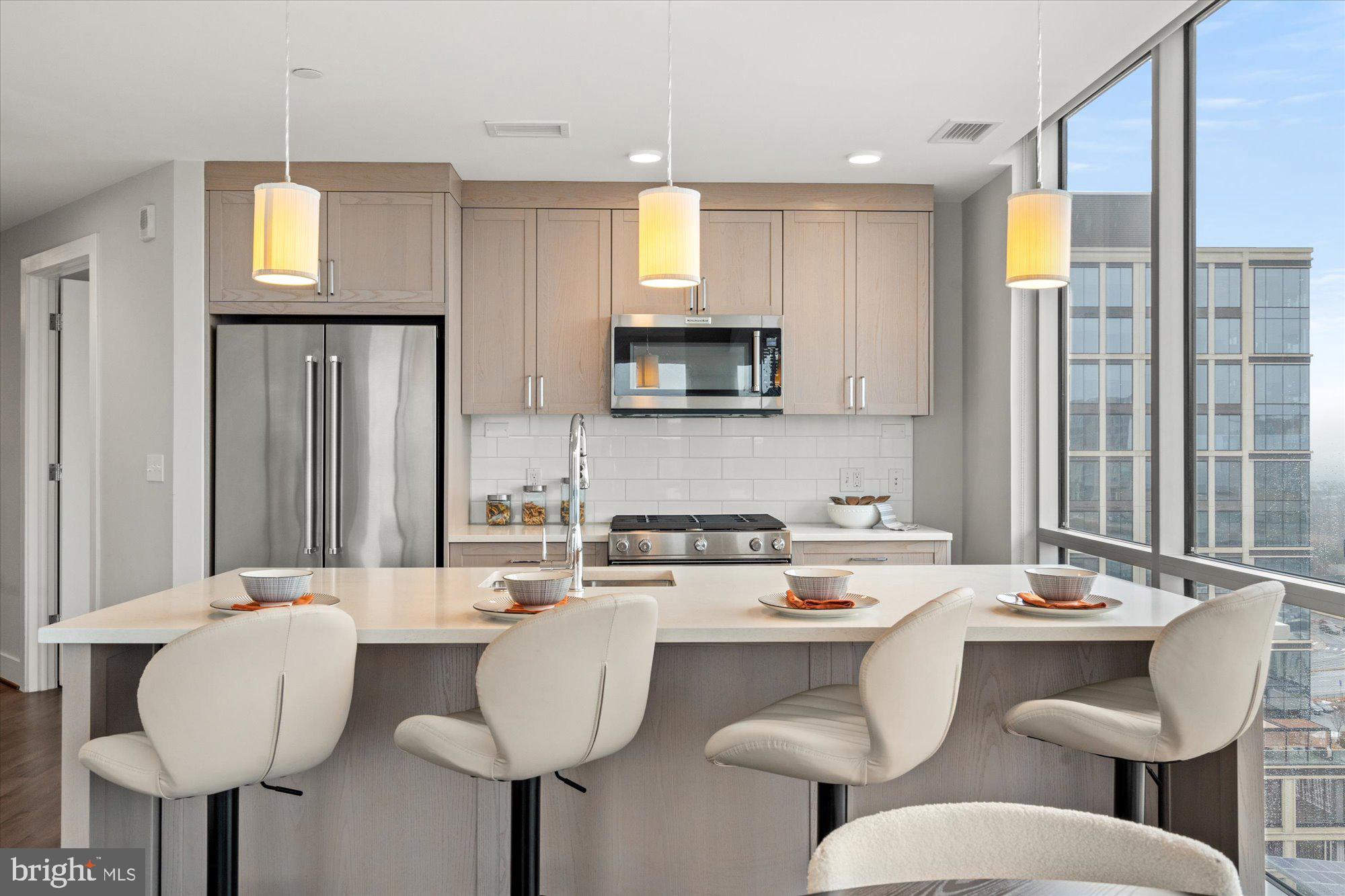 930 ROSE AVENUE 1704