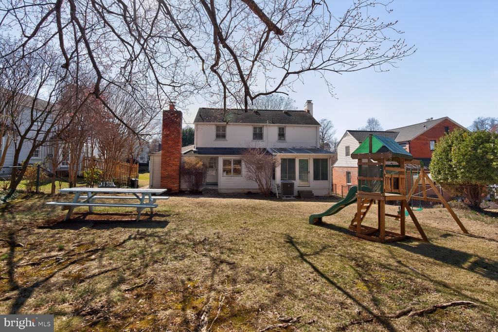 8515 ROSEWOOD DRIVE