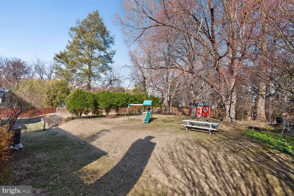 8515 ROSEWOOD DRIVE