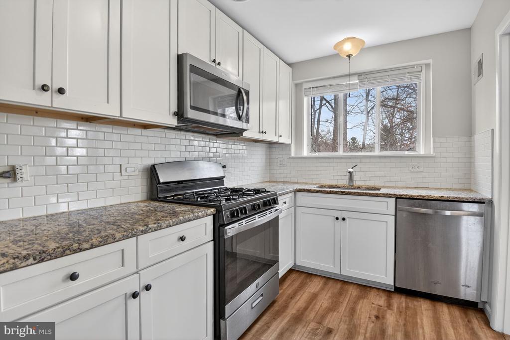 10423 MONTROSE AVENUE 303