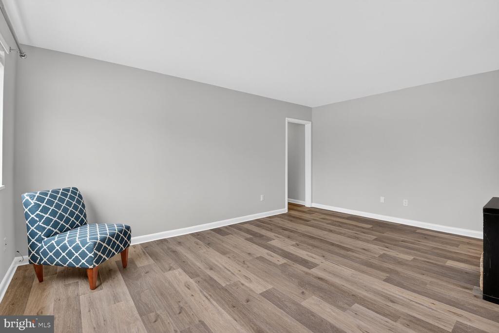10423 MONTROSE AVENUE 303