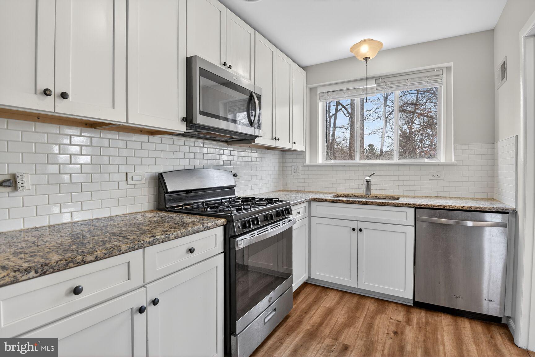 10423 MONTROSE AVENUE 303