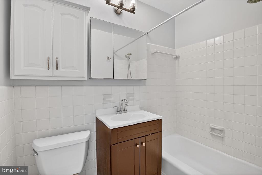 10423 MONTROSE AVENUE 303