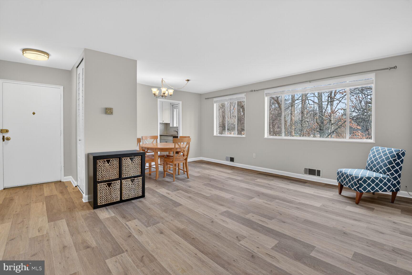 10423 MONTROSE AVENUE 303