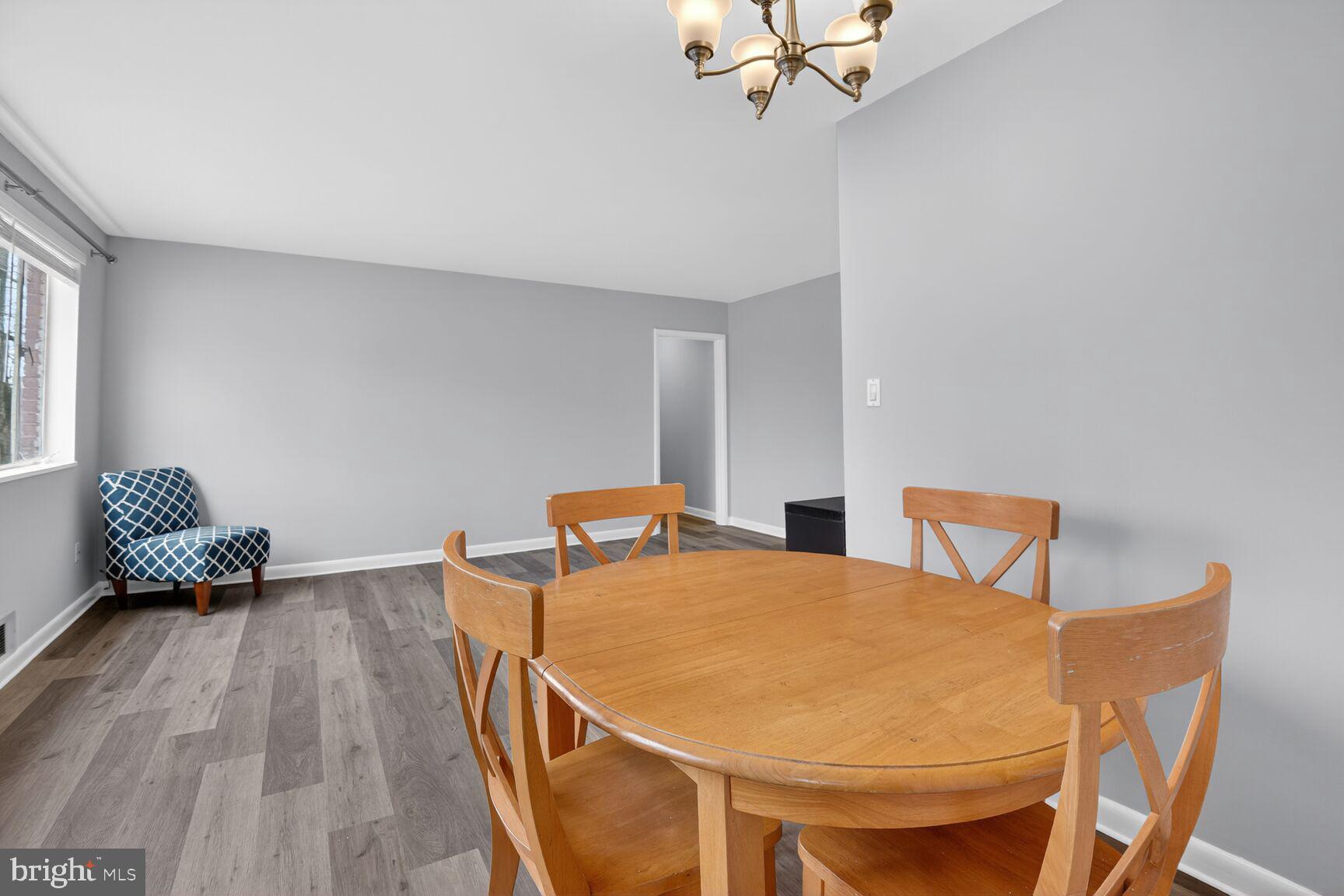 10423 MONTROSE AVENUE 303