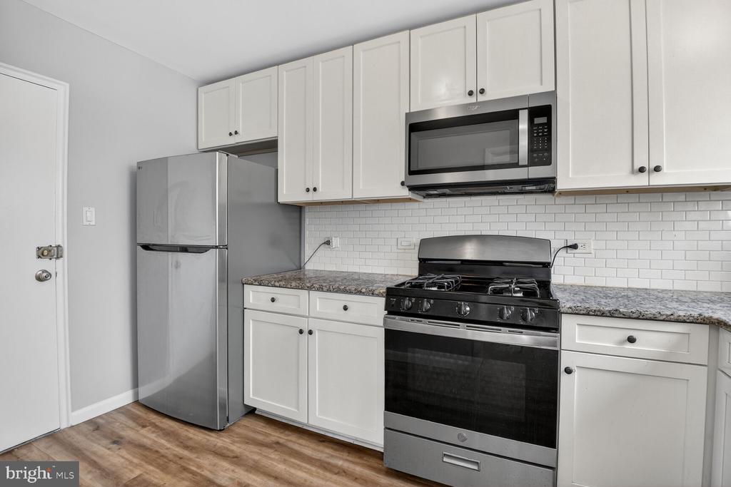10423 MONTROSE AVENUE 303