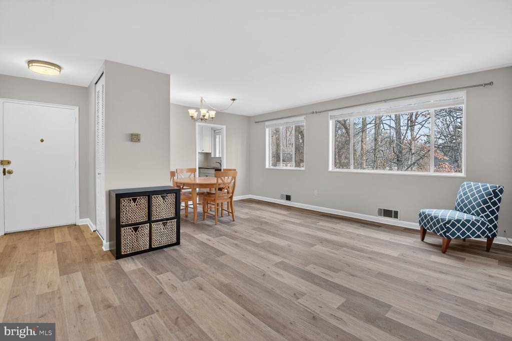 10423 MONTROSE AVENUE 303