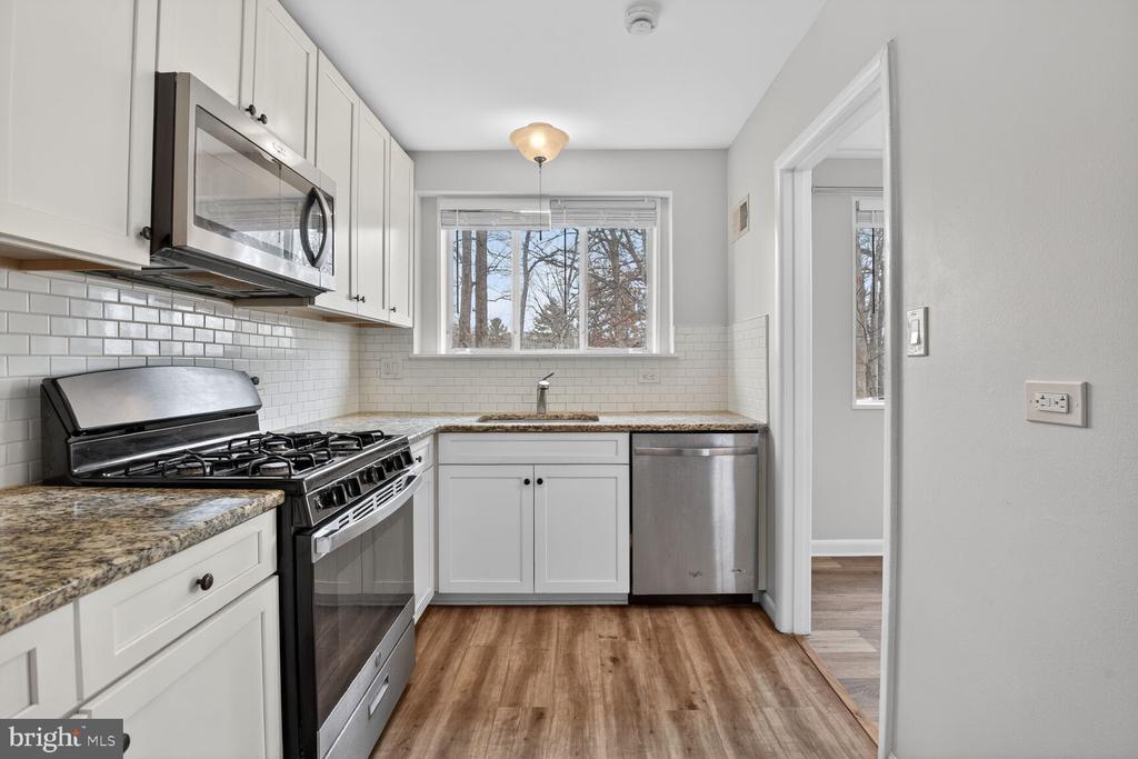 10423 MONTROSE AVENUE 303