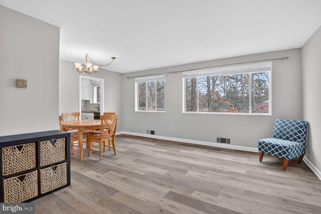 10423 MONTROSE AVENUE 303