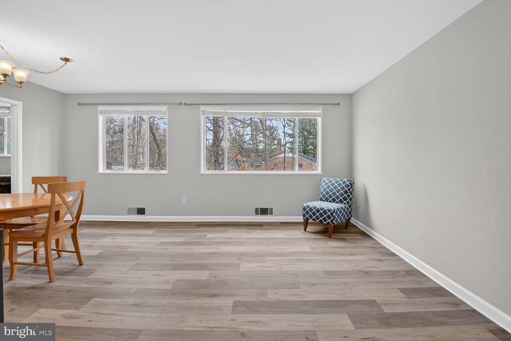 10423 MONTROSE AVENUE 303