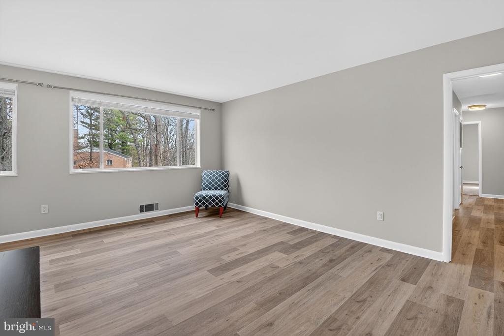 10423 MONTROSE AVENUE 303