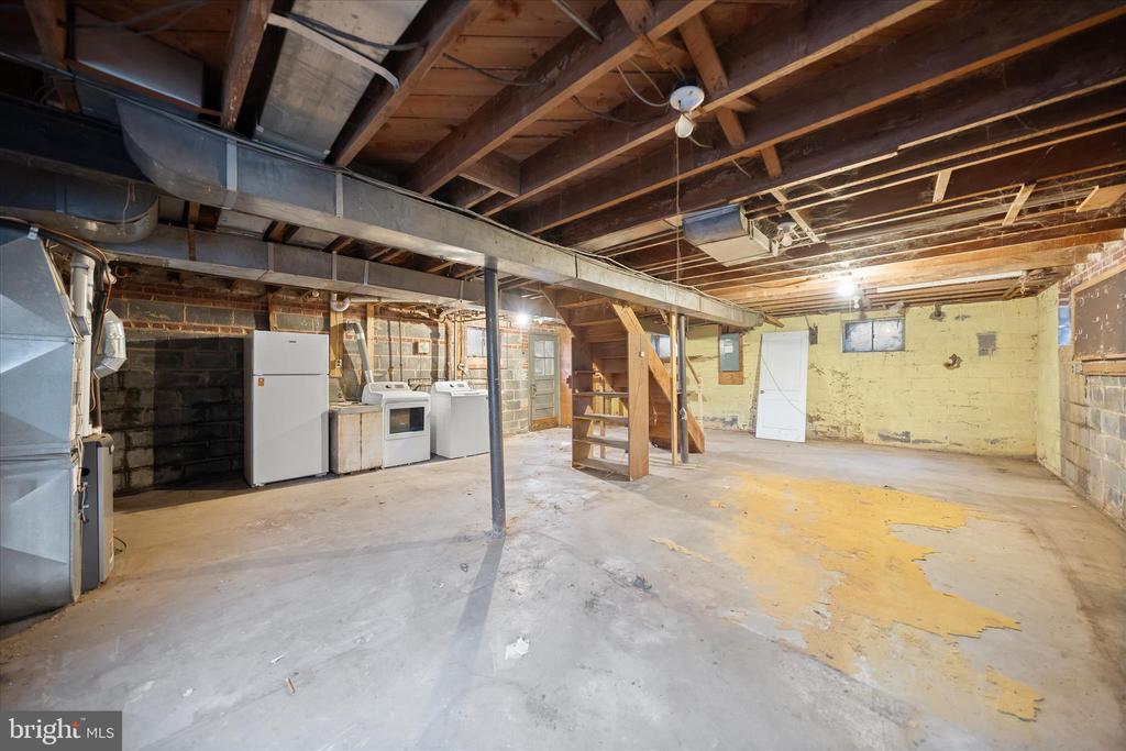 4915 BANGOR DRIVE